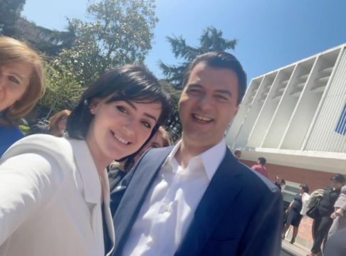 “Më mirë mes rrugës sesa mes plehrave”! “Shpërthen” kryetarja e FRPD: S’u njoftova për emrin tim në listën e Kuvendit Kombëtarë, sepse nuk u lëpiva si të tjerët
