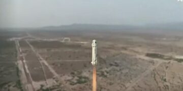 VIDEO/ Realizon me sukses fluturimin e parë: Jeff Bezos udhëton në hapësirë!