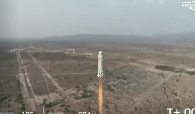 VIDEO/ Realizon me sukses fluturimin e parë: Jeff Bezos udhëton në hapësirë!