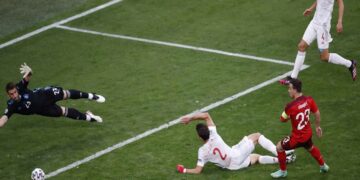 Zvicra e pafat, Spanja kalon në gjysmëfinale