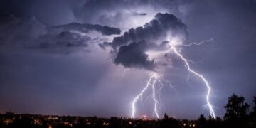 E rëndë/ Rrufeja vret 11 persona dhe plagos disa të tjerë, në momentin që ndodhi tragjedia ata po bënin një selfie