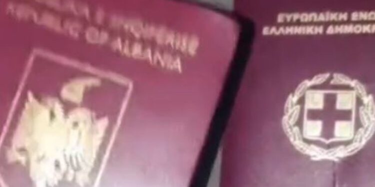 Shqiptari ‘tërbon’ grekët, kjo është videoja që po thyen rrjetin