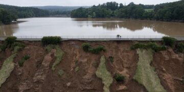 Rrezikohet të çahet diga në Gjermani, Merkel e tmerruar nga pamjet del me mesazhin e fuqishëm