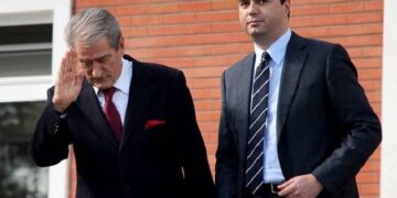 PD nis të përgatisë terrenin për t’u distancuar nga Berisha në shtator, Basha i vendosur për të ruajtur marrëdhëniet me amerikanët
