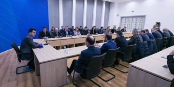 Strategjia e Bashës me Këshillin Kombëtar: Berishës i mbeten vetëm 15 emra besnikë, pjesa dërrmuese në krah të kryetarit