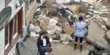 Pushohet nga puna gazetarja e njohur: Zbulohet veprimi i saj i pabesueshëm para se të hynte në transmetim ‘live’ (Video)