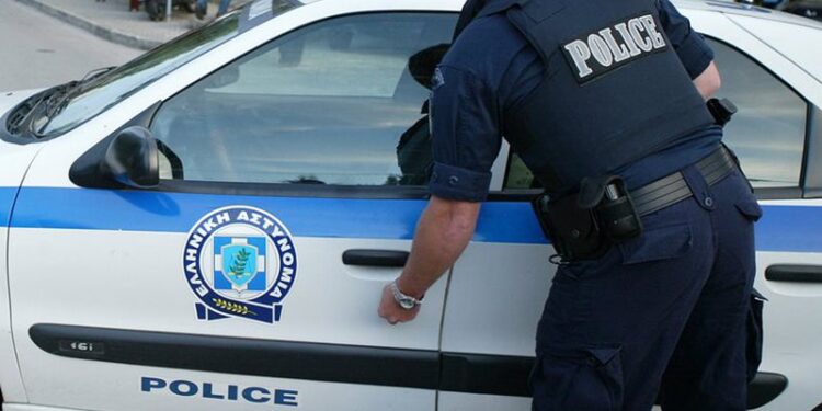 Tronditet sërish Greqia, një burrë gjendet i gozhduar në kangjella, dalin dyshimet e rënda