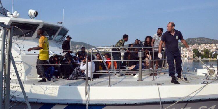 Tragjike në ujërat e Kretës! Fundoset anija me 45 emigrantë: Autoritetet greke dhe turke në kërkim të trupave