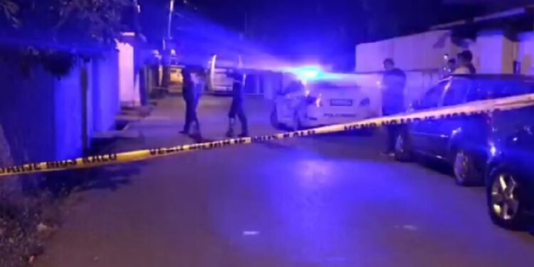 Tronditet Kurbini! I qëlluar me armë zjarri, gjendet i vdekur pranë banesës së tij 13-vjeçari