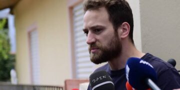 Zbulime tronditëse për vrasjen e tmerrshme! Nëna e Carolines tregon gjithçka: Çfarë i dha piloti 10 ditë para vrasjes?! Ja si e zhvaste me shumat marramendëse e ëma