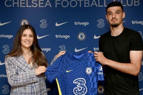 Armando Broja firmos kontratën e re me kampionët e Europës Chelsean! Prezantohet si “yll” nga londinezët