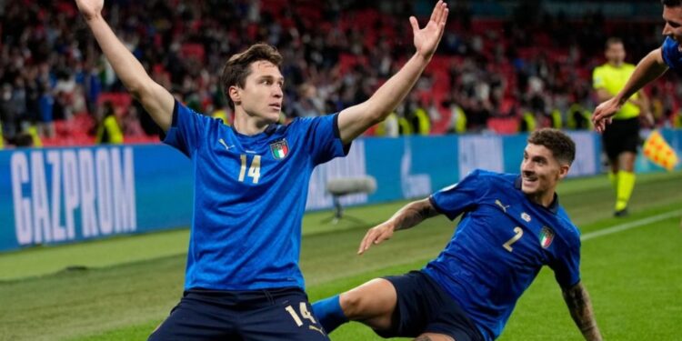 VIDEO: Në mes të festës italiane, Chiesa përshëndet tifozët e Italisë në Shqipëri