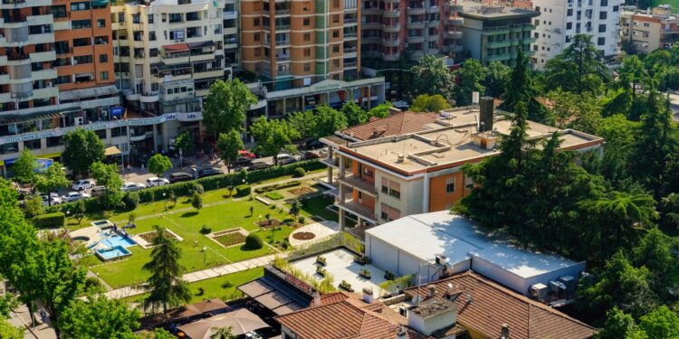 Ligji i ‘’fshehtë” për trashgimëninë e VIP-ave dhe familjarëve të ish-Bllokut! Zbardhet dokumenti “Tepër Sekret”: Ja si i ruajtën pasuritë edhe pas regjimit