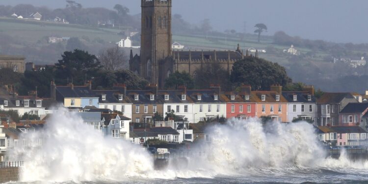 Paralajmërimi i ekspertëve në Britani, stuhia “Evert” godet sonte vendin: Përgatituni për mbrojtje