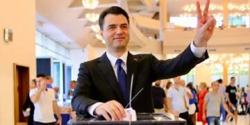 Epidemi tërheqjesh në PD: Kuvendi i turpshëm i Bashës, ndez sirenat e alarmit