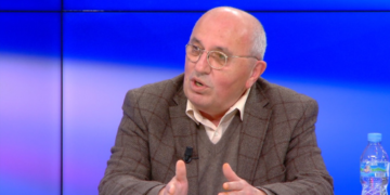 Vendimi për Teatrin, Mustafaj i PD lexon drejt ligjin! GJK përpiqet të thotë se qumështi i ëmbël dhe kosi i ëmbël… për të mos pasur asnjë të pakënaqur
