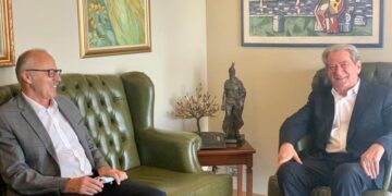 Bilushi i Metës i gëzuar nga takimi i Doktorit me ambasadorin hungarez