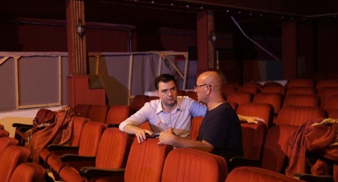 Më besoni, Teatrin do t’ua ndërtoj unë ku të doni dhe si ta doni