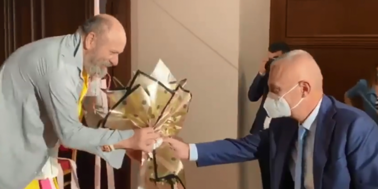 Bilushi i Metës dyshon tek loja e Ramës me Teatrin