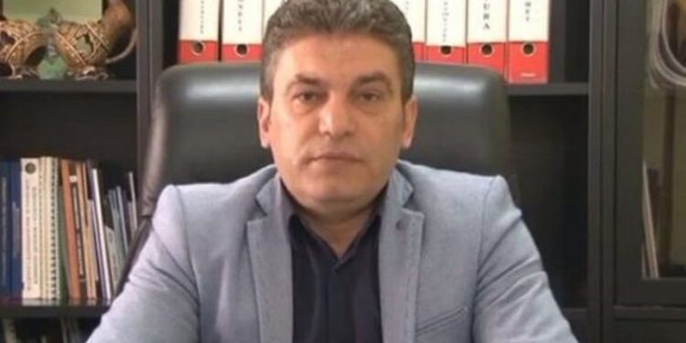 Dalin para Gjykatës Fatos Tushe dhe zyrtarët e bashkisë së Lushnjës