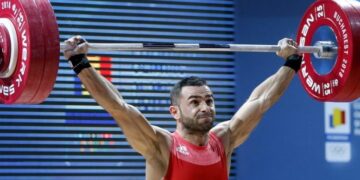 SKANDALI: Doli i katërti në botë, por peshngritësi shqiptar nuk kishte trajner me vete