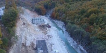 Pezullimi i HEC-eve në Valbonë me emra të vdekurish, shoqatat: Presim nëse do të zbatohet nga kompania