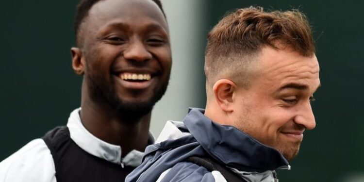 VIDEO/ Shakaja pa kripë ndaj futbollistit, shokët e skuadrës e bëjnë të dridhet nga frika