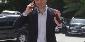 ANALIZA: Basha po e çon drejt vdekjes. A duhet ta mbyllë PD dyqanin?