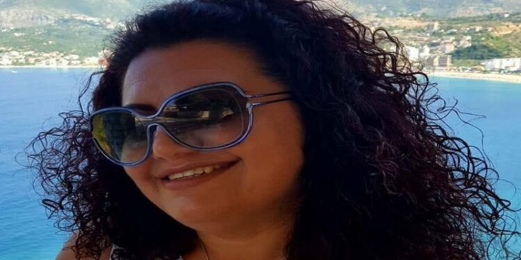 “Do të ekzekutoj ty që kurrë s’të thirra dhëndër”! 45-vjeçarja u masakrua me thikë nga bashkëshorti, nëna e viktimës: Do të marrë vet hak!