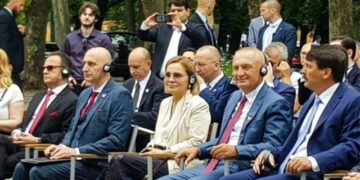 Posti i zonjës së parë si Vila e Lalzit…herë e bija e  herë ëma! Sot e kishte radhën Monika