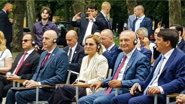 Posti i zonjës së parë si Vila e Lalzit…herë e bija e herë ëma! Sot e kishte radhën Monika