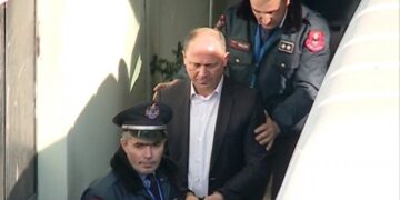 A janë të njënjtë Xhelal Mziu “hero” dhe  Fatos Tushe “hajdut” me njeriun e “ndershëm” Lulzimi Basha që kërkon atë që e tmerron…drejtësinë?!