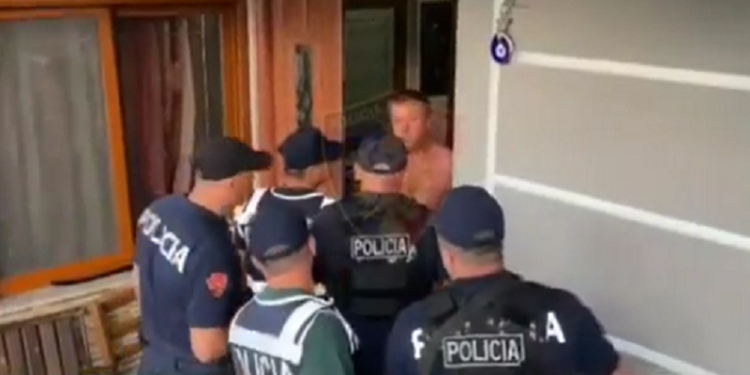 Dalin përgjimet, i penduari fundos gazetarin shqiptar: Paguhej nga grupet kriminale