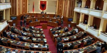 Nga Vasili, te Bylykbashi, Xhaçka, Dule e Bushka: Ja 34 deputetët që s’do hynin në Kuvend pa herësin e rrëzuar nga Kushtetuesja: Përfitonin Beqaj, Majko, Kodheli e Nebiaj