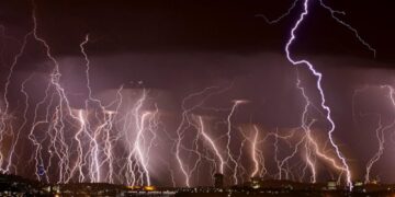 Stuhia e pazakontë e rrufeve lë pa fjalë shkencëtarët