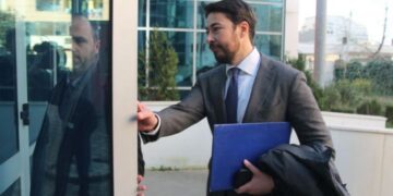 “Koha e pandëshkueshmërisë ka marrë fund”! Shkëlqim Hajdari ngre alarmin: Mjerë ai që ka vjedhur lekë nga fondet publike! Rrethi po ngushtohet