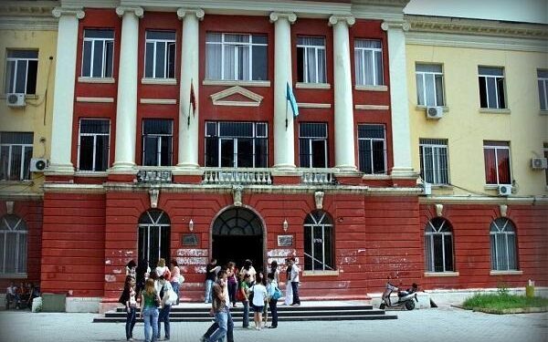 “Diplomat Master janë mashtrimi i dytë më i madh në arsimin e lartë”