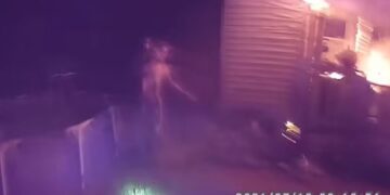 VIDEO/ Momenti kur polici hero shpëton nga zjarri 6 anëtarët e familjes