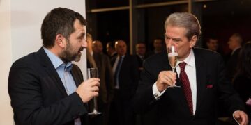 Andi i Bllokut ka një kusht për ardhjen e afganëve në Shqipëri sipas mësimeve të gjyshit për “imperializmin amerikan”