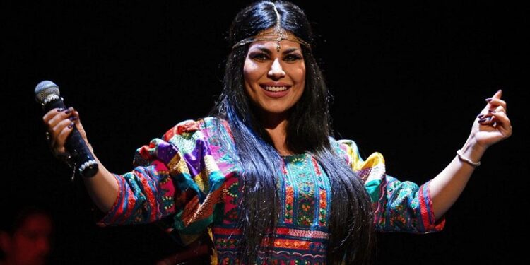Këngëtarja e njohur largohet nga Afganistani: E kisha thënë që do të isha ushtarja e fundit që largohem