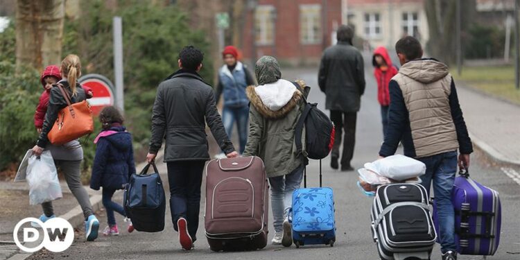 Kimete Berisha: Ti djal, çik, vëlla, motër, që jeton me vaj në buzë në emigrim, mos i jepni para mashtruesave dhe hajnave Albin!