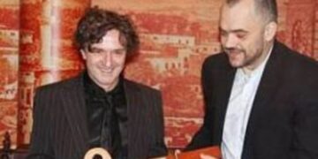 Zgjimi i “patriotëve” në kohë të gabuar dhe zhurma e sajuar ‘për ca birra më shumë’!