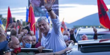 HISTORIKE/ “Vritini serbët”! tifozët e skuadrës serbe thërrasin në kor emrin e Hashim Thaçit: Ndërpritet ndeshja e Partizanit të Beogradit