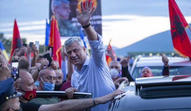 HISTORIKE/ “Vritini serbët”! tifozët e skuadrës serbe thërrasin në kor emrin e Hashim Thaçit: Ndërpritet ndeshja e Partizanit të Beogradit