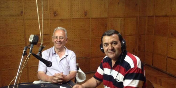 Dëshmia e rrallë e gazetarit sportiv!  Kur ekipi i volejbollit ‘Vllaznia’ doli në fushë, të gjithë tifozët korçar në kor, thërrisnin: ‘Jashtë serbët, jashtë titistët’ dhe…!