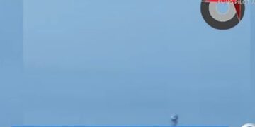 Pamje të pazakonta! Një pilot befasohet nga ajo çfarë sheh teksa ishte në fluturim, publikohet videoja që po qarkullon me shpejtësi
