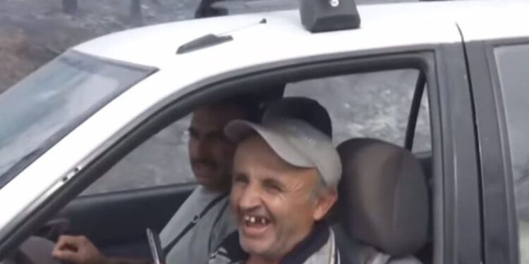 “Kam punuar, kam marr lekë! Situata e zjarreve në Greqi, emigranti shqiptar i drejtohet gazetares greke: Vetëm ne kalojmë mes flakëve (Video)