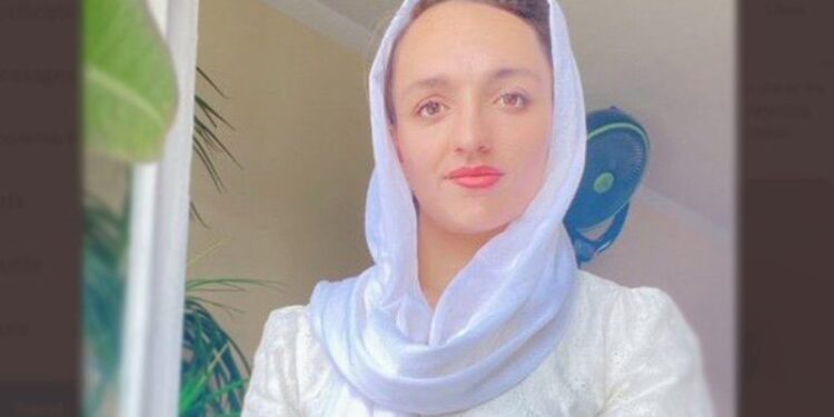 “Jam ulur dhe po pres të vijnë talebanët”! Çfarë ndodhi me fatin e kryebashkiakes afgane dhe familjes së saj?!