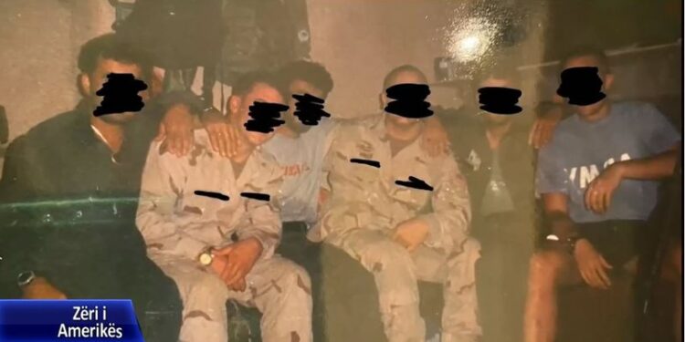 “Më thyhet zemra”! Sakrifikon edhe veten, e pabesueshme ajo që bën ushtaraku amerikan për të nxjerrë nga Kabuli familjen afgane me 26 anëtarë (Video)