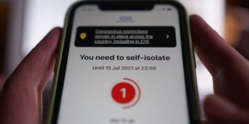 Çfarë po ndodh në Britani?! Boshatisen marketet, lokale e zyra të shumta mbyllen  DW zbardh detajet mbi situatën aktuale